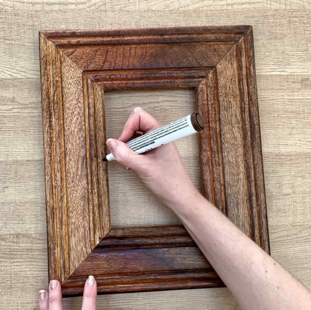 image shows adding grain marks to wood with varathane stain pen.