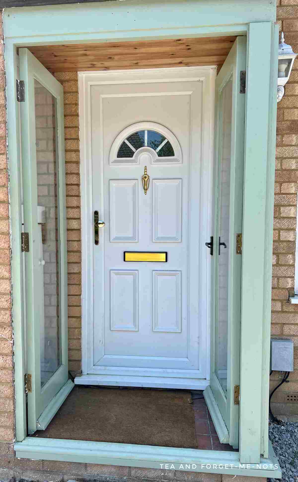 how-to-paint-a-upvc-front-door-easy-diy-makeover-tea-and-forget-me-nots