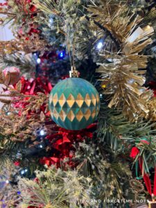 Christmas Paint Night Ideas Green gold diamond bauble